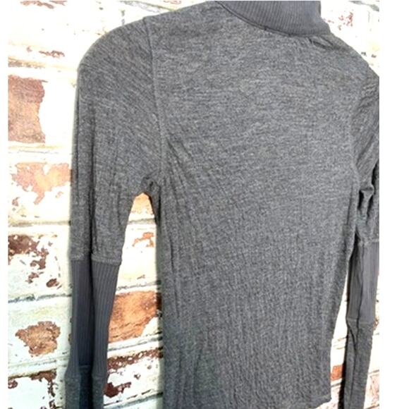 Free People Movement Gray Zip It Layer Stretch Athletic Jacket Top w Thumb Loop - Picture 11 of 11